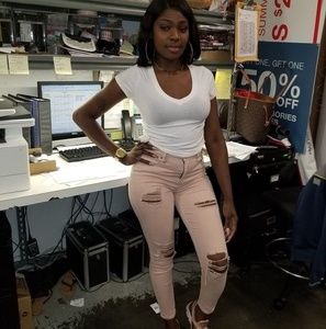 Meet your Posher, Juneita